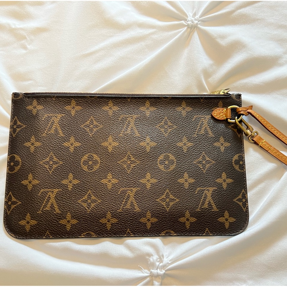 Louis Vuitton Pouchette